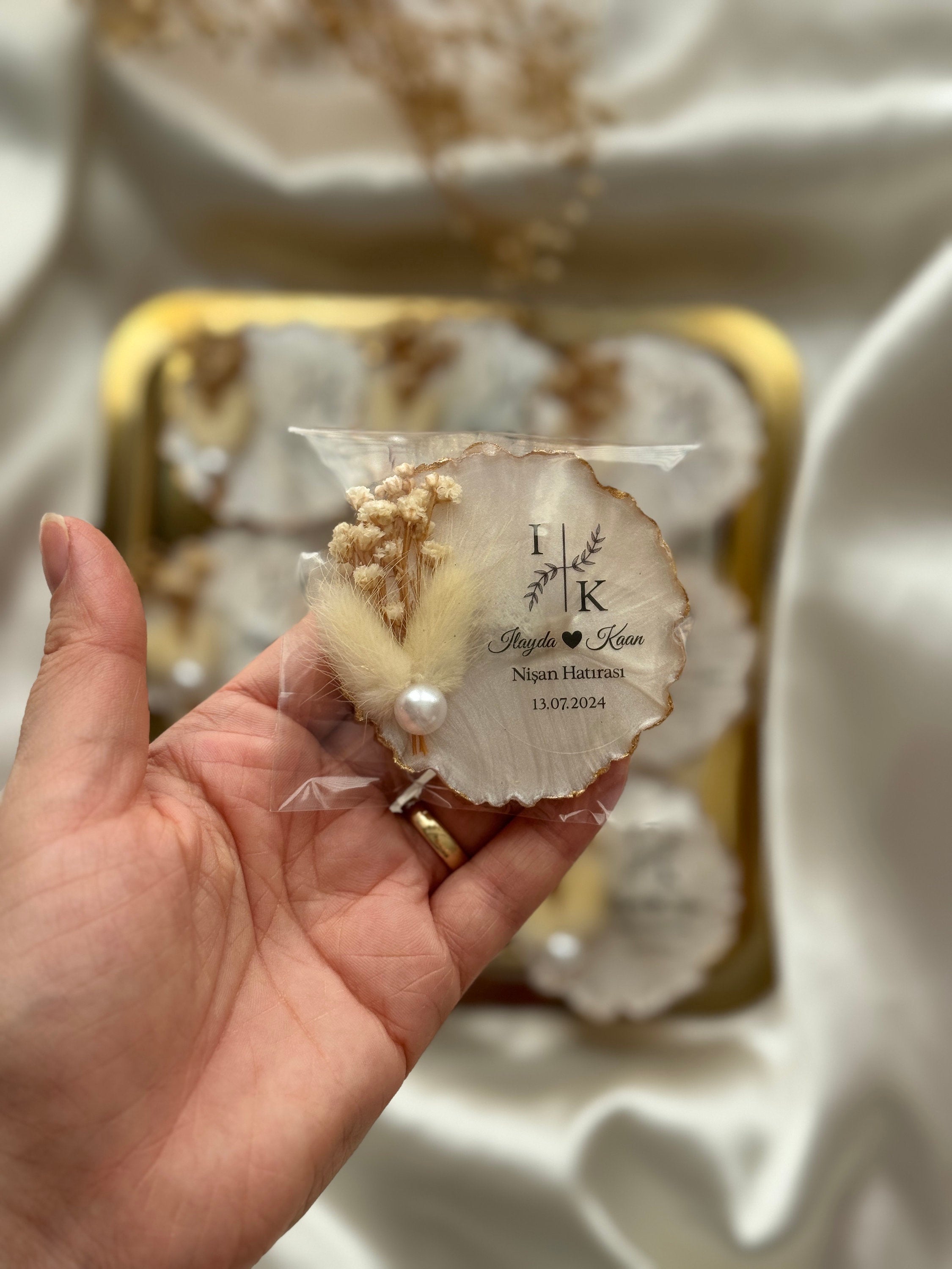 Wedding Magnet Favors • Personalized 6 cm Epoxy Fridge Magnet Favor • Magnets for Wedding Favor • Engagement Gift • Flower Magnet for Guest