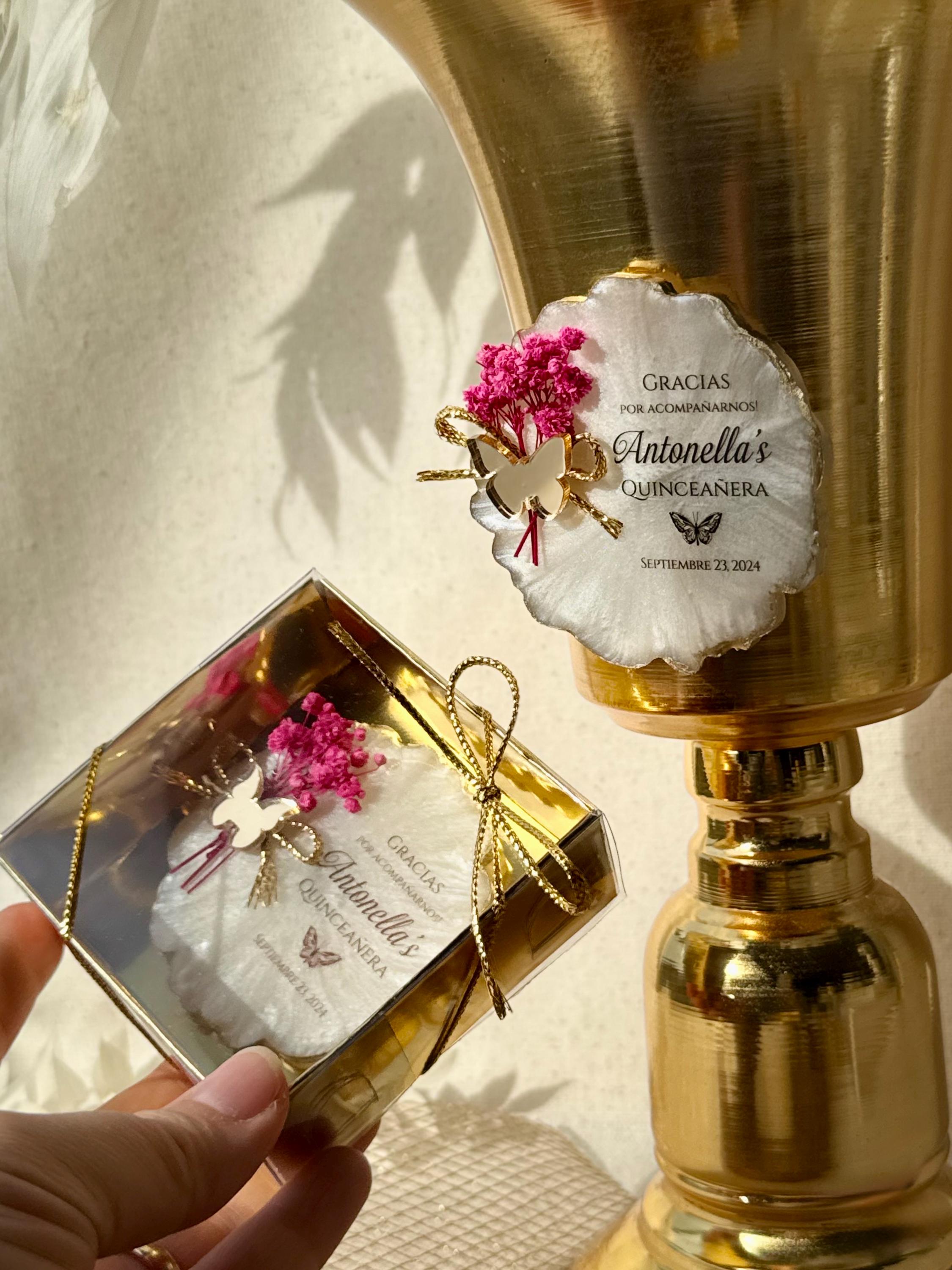 Butterfly quinceanera magnet party favors, Quinceanera favor magnet, Personalized quinceanera favor, Favores quinceanera, Epoxy magnet favor