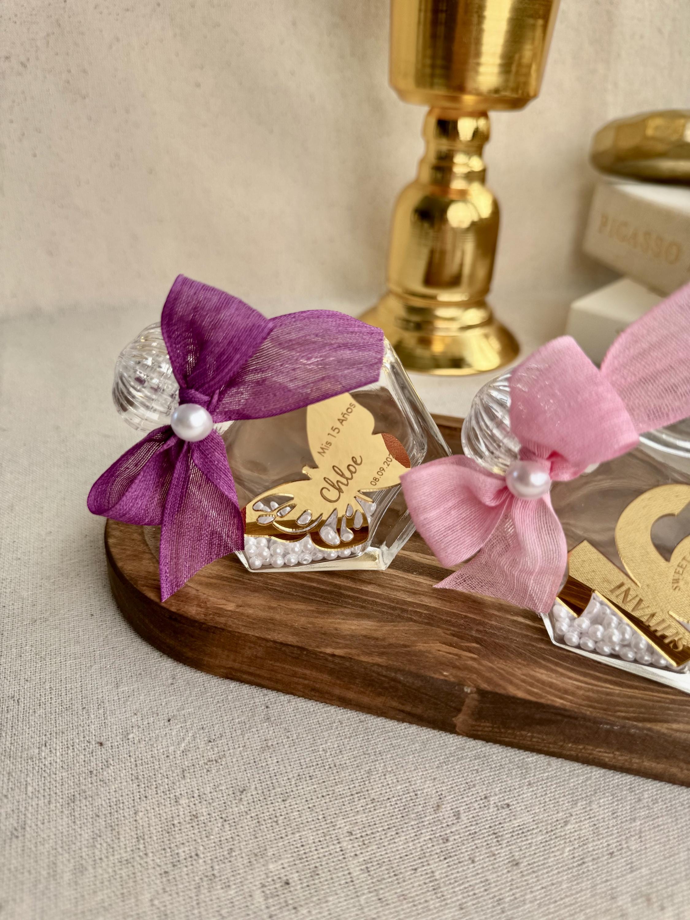 Personalized Favor Jar Gift Quinceañera Party Decoration Pearl Accent Glass Container Custom Name Tag Design Gift Box Party Favor Display