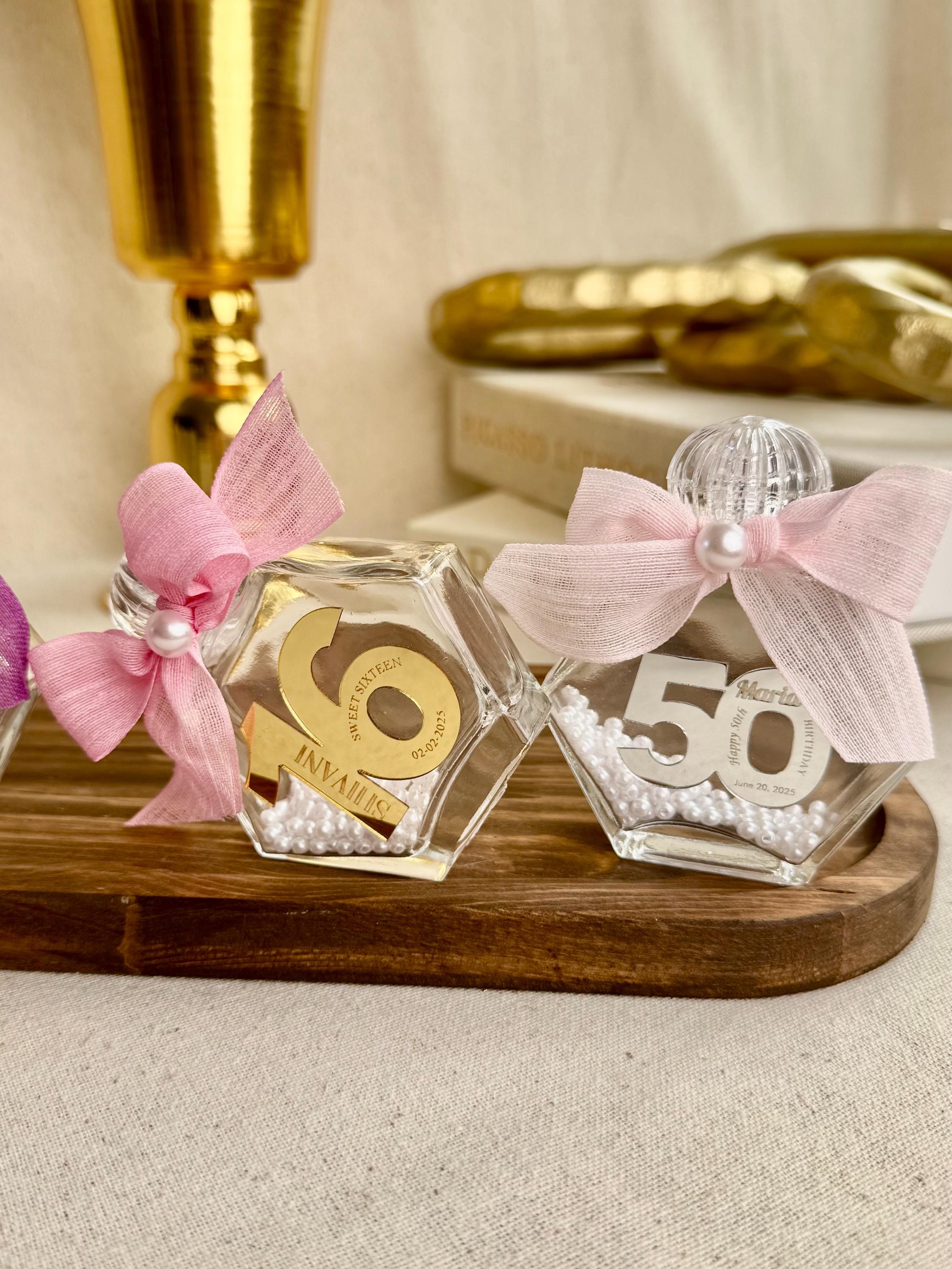 Personalized Favor Jar Gift Quinceañera Party Decoration Pearl Accent Glass Container Custom Name Tag Design Gift Box Party Favor Display