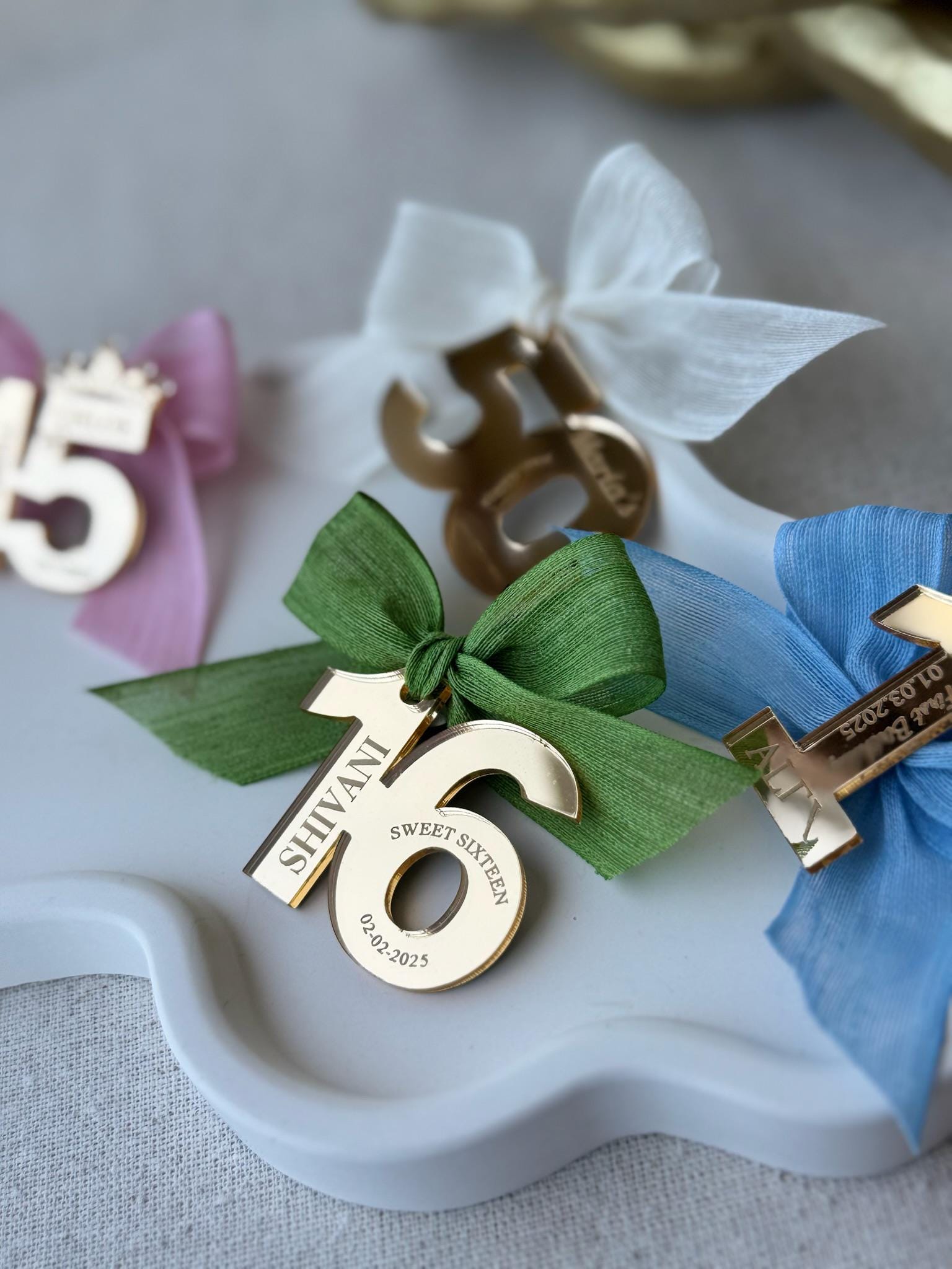 Premium Party Marker Personalized Number Display Quinceañera Sweet Sixteen Essential Custom Table Identifier Mirror Acrylic Material Gold Silver Option Elegant Event Display Beautiful Celebration Accessory Custom Name Choice Decorative