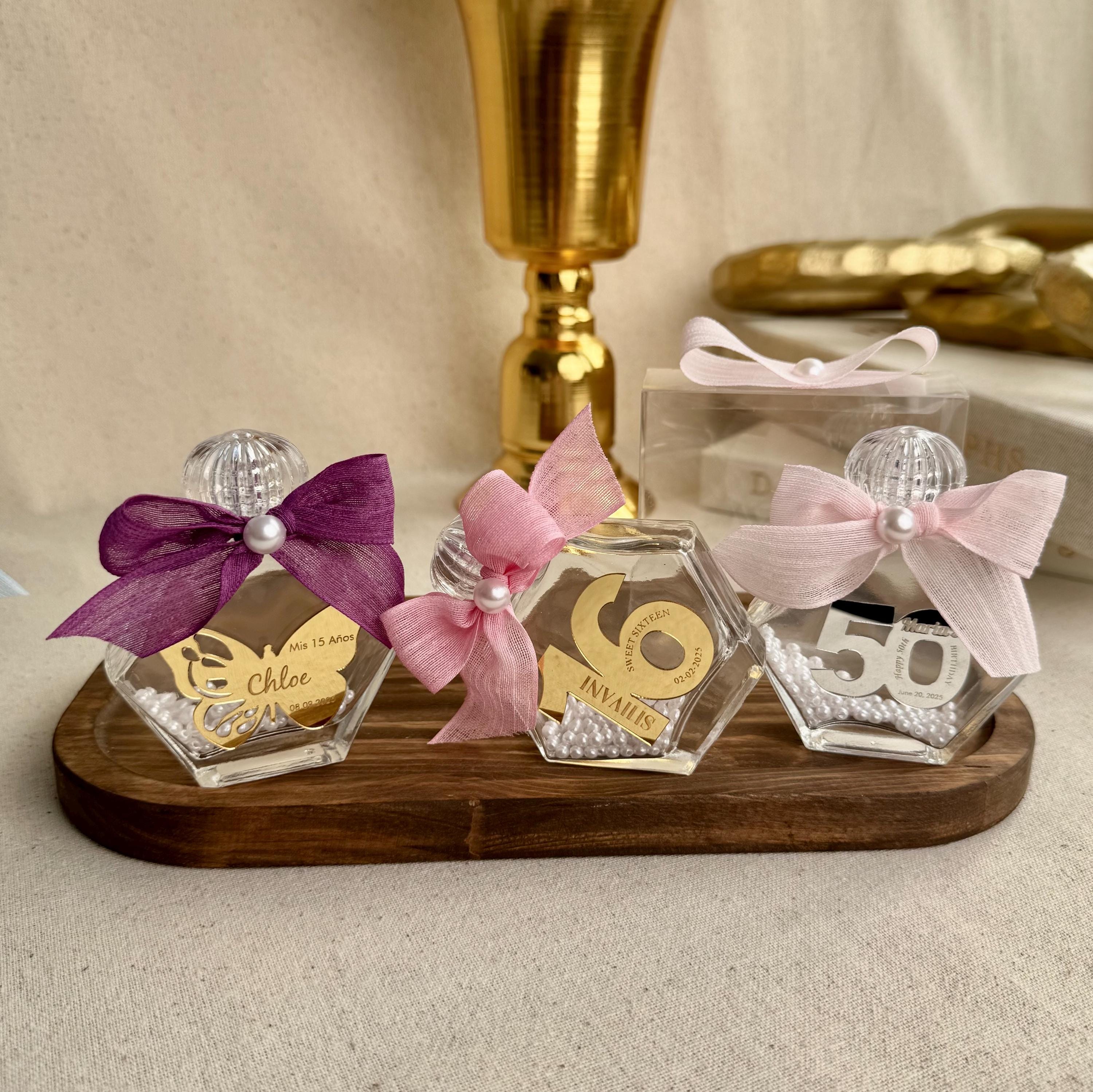 Personalized Favor Jar Gift Quinceañera Party Decoration Pearl Accent Glass Container Custom Name Tag Design Gift Box Party Favor Display