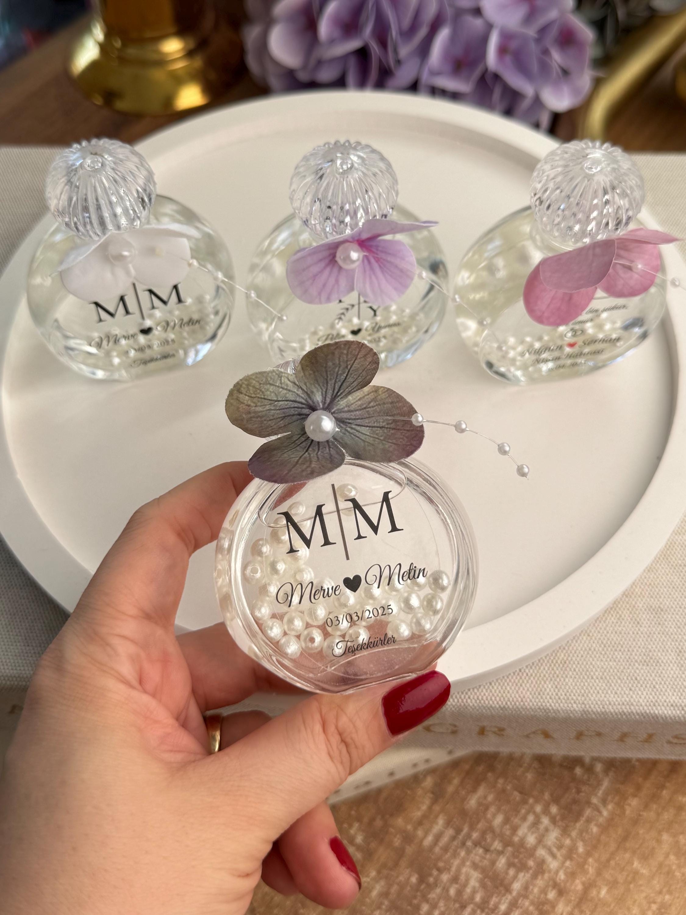 Custom Hydrangea Decoration Wedding Favor Glass Container Party Gift Elegant Design Pearl Accent Floral Detail Wedding Keepsake Guest Favor