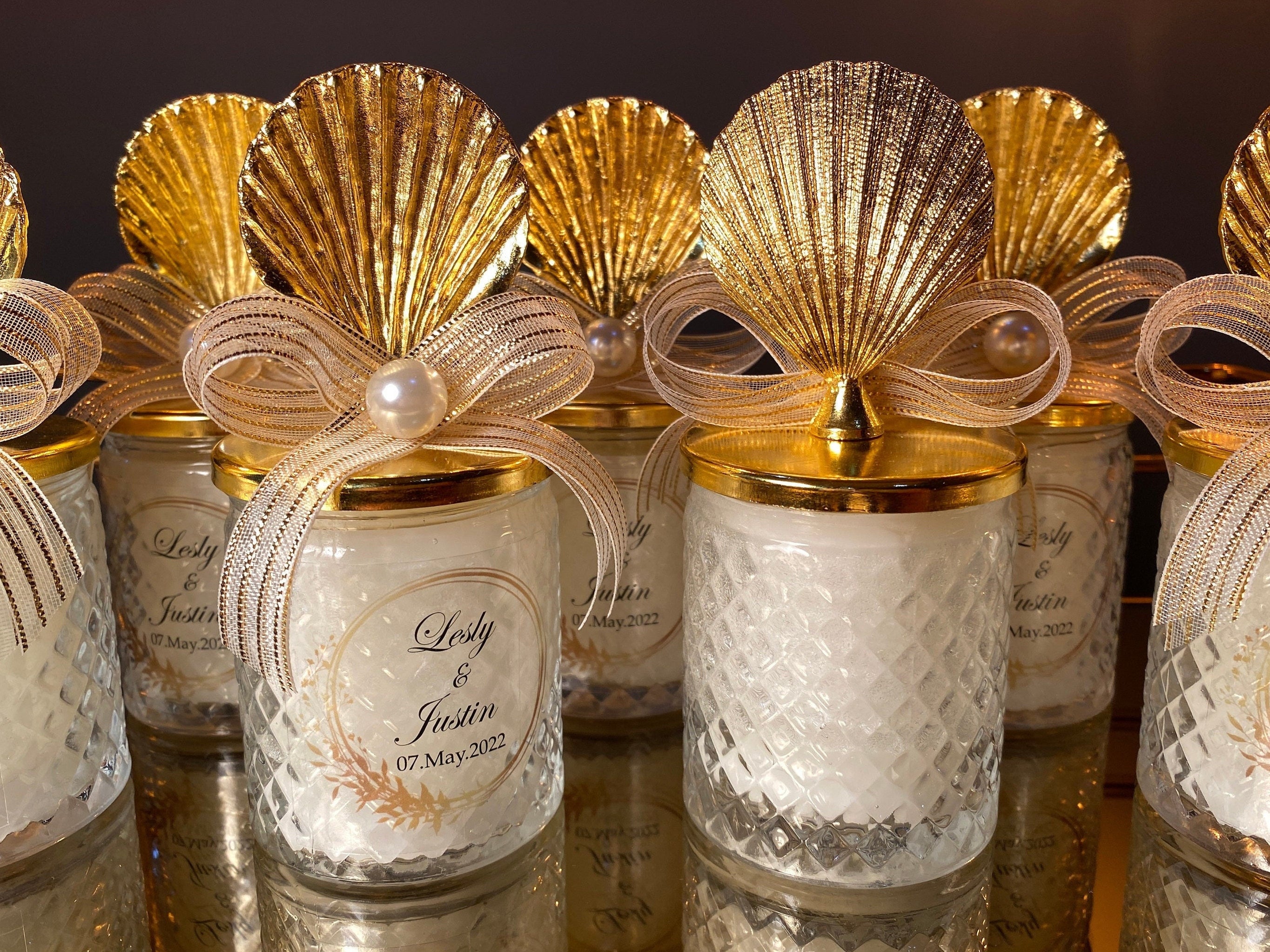 WEDDING CUSTOMIZED CANDLE Favors . Gold Seashell Lid Cute Candles in Bulk . Handmade Beach Wedding Favors for Guests