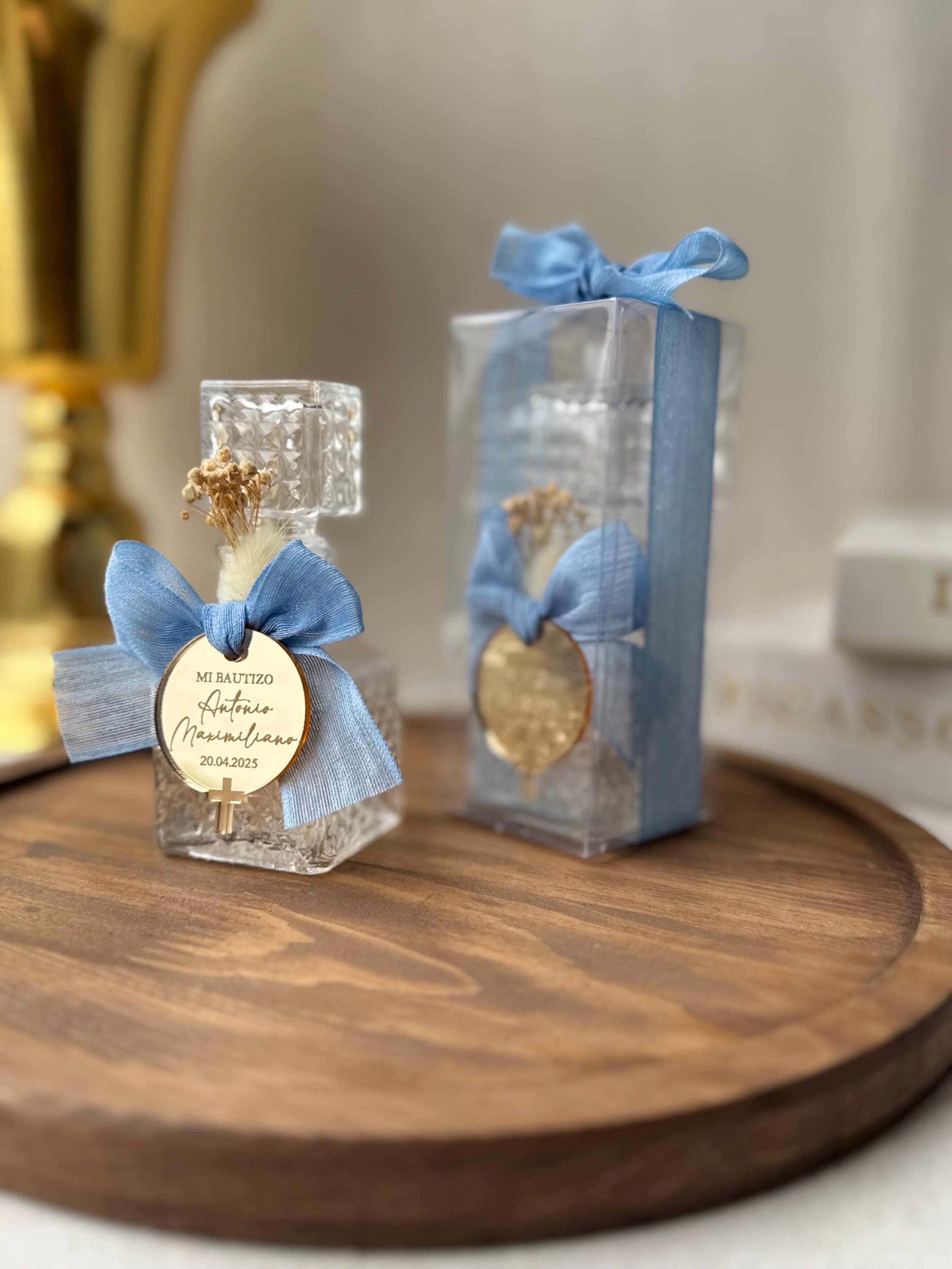 boy&#39;s Baptism Favor Blue Glass Bottle First Communion Gift Religious Keepsake Holy Design Special Occasion Multiple Charm Options Silver Gold Finish Beautiful Table Display Sacred Memory Collection Dried Flower Decoration Celebration