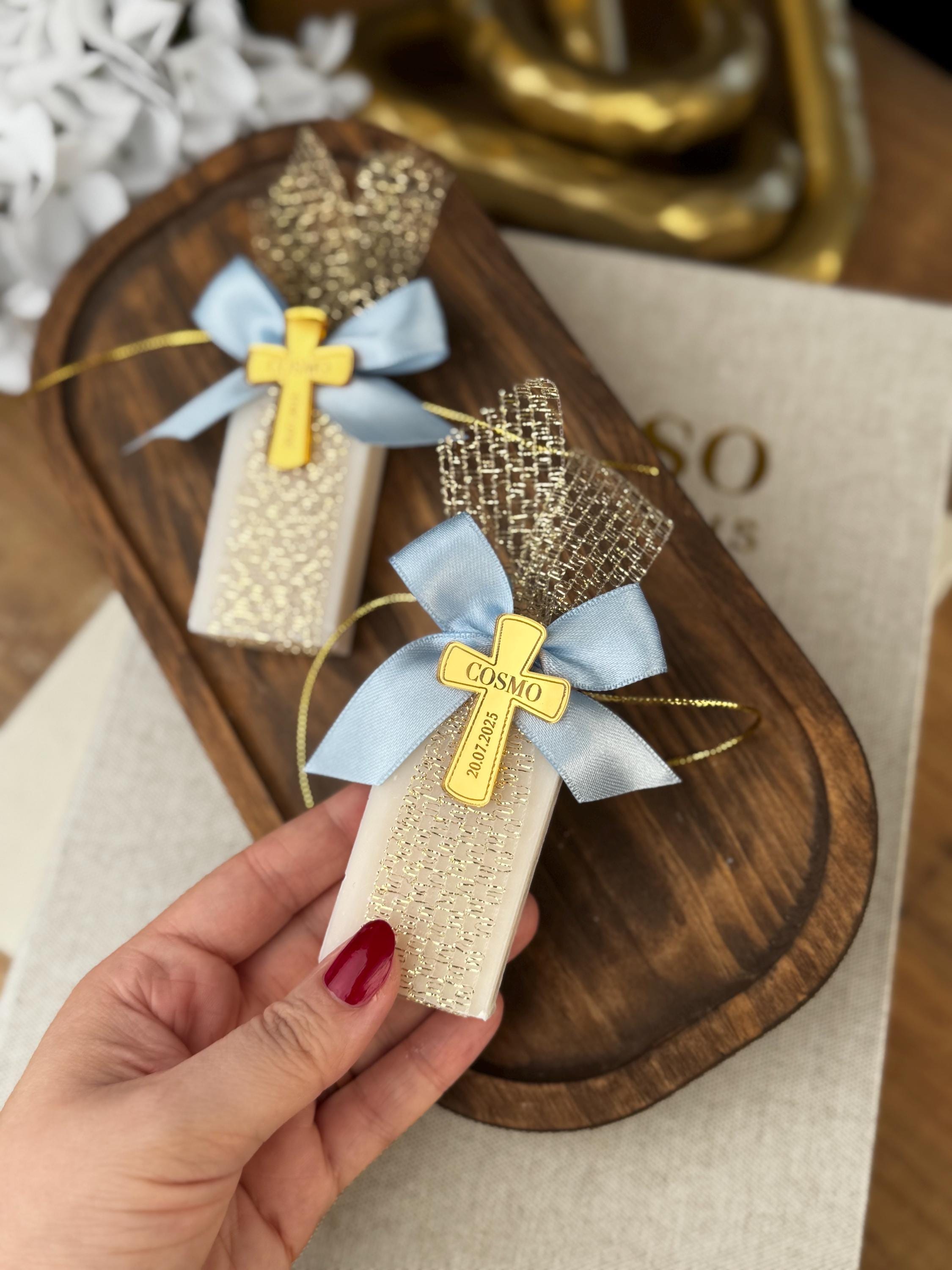 Personalized Elegant Soap Wedding Favor for guests in bulk, Soap Favors with Custom acrylic tag ribbon and mesh in gold or silver